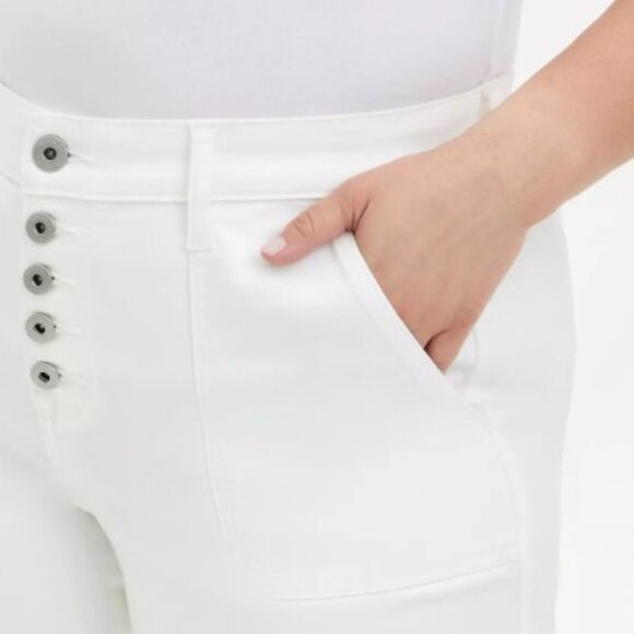 torrid Brand White Mid-Rise Flare Super Soft Jeans Size 18S Short Button Fly - Picture 4 of 6